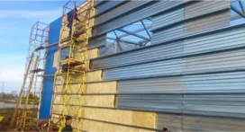 Монтаж стен из металлических панелей с утеплителем или способом полистовой сборки